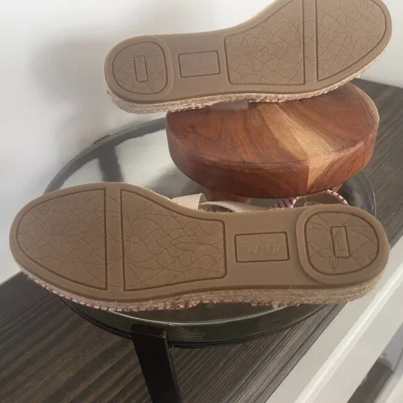 Abella Red & White True Comfort Shoes - Picture 3 of 12